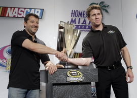 Tony Stewart Carl Edwards 2011