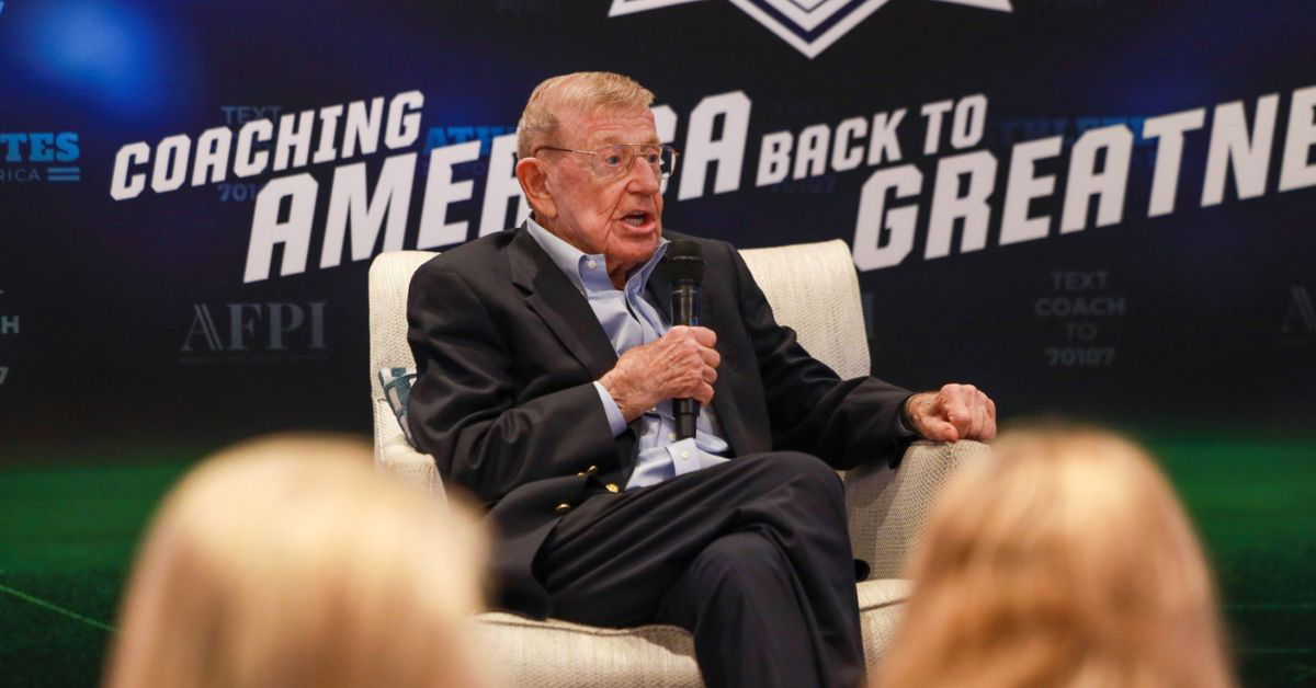 Fact Check: Is Lou Holtz in Hospice Care? What Happened to College Football HOFer?