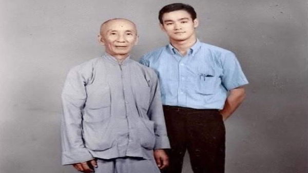 Some People Don't Know That IP Man Was Bruce Lee's Master” – Bruce Lee &  His Legendary Masters Rare Photo Shared by Jorge Masvidal Has MMA Fans  Bowing in Respect - EssentiallySports