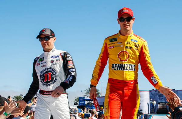 14c0f2c9-246d-4f95-bfce-d07588b45311-logano-harvick