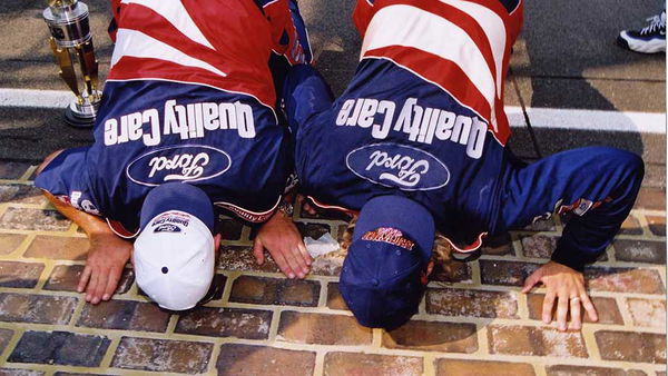 1996-Dale-Jarrett-Kissing-The-Bricks-922&#215;520