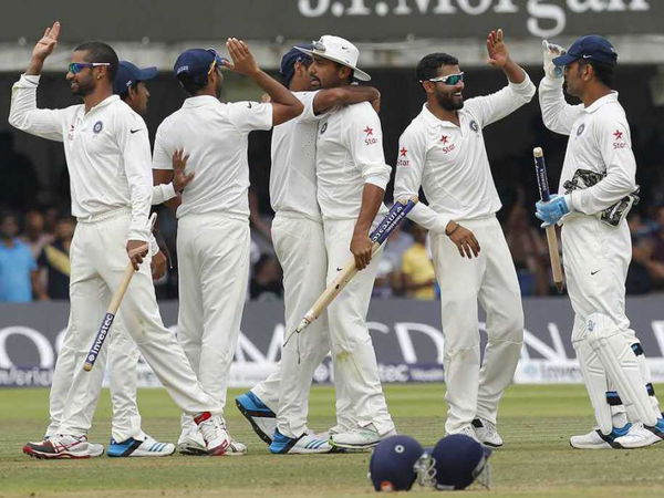 indian-cricketers-celebrating-victory