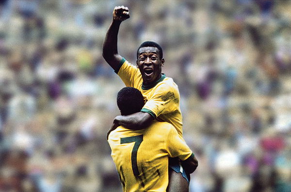 Soccer Legend Pele Gifts Tom Brady an Autographed Brazil Jersey -  EssentiallySports