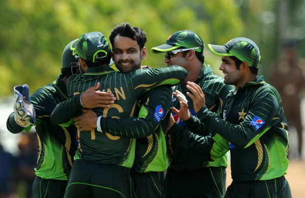 Mohammad Hafeez celebrating with his teammates