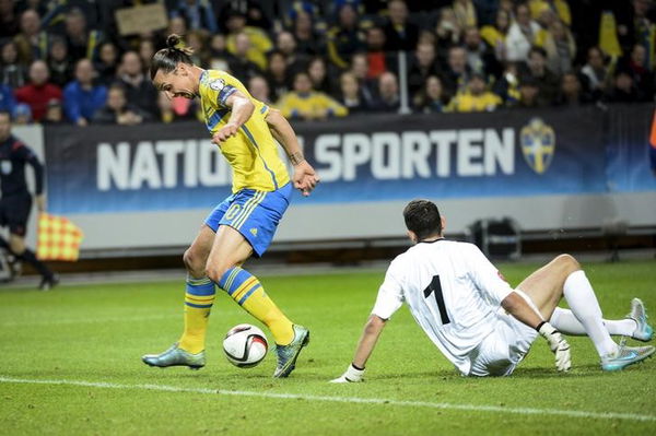 Sweden&#8217;s Ibrahimovic dribbles the ball past Moldova&#8217;s goalkeeper Cebanu before scoring the opening goal during their Euro 2016 group G qualifying soccer match at the Friends Arena in Stockholm