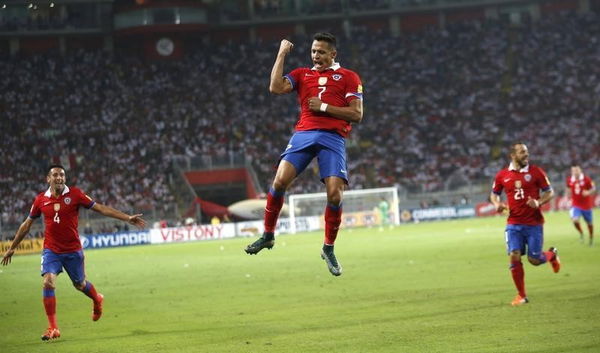 Chile&#8217;s  Alexis Sanchez  celebrates goal against Peru during 2018 World Cup qualifying soccer match at Nacional stadium in Lima