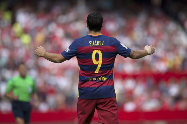 Barcelona&#8217;s Suarez reacts after missing a scoring opportunity during their Spanish first division soccer match against Sevilla at Ramon Sanchez Pizjuan stadium in Seville