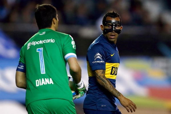 Boca Juniors&#8217; striker Tevez looks at Racing Club&#8217;s goalkeeper Saja during their Argentine First Division soccer match in Buenos Aires