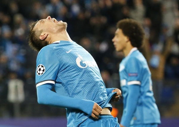 Zenit St. Petersburg&#8217;s Dzyuba reacts after failing chance to score against Olympique Lyon during their Champions League group H soccer match at Petrovsky stadium in St. Petersburg