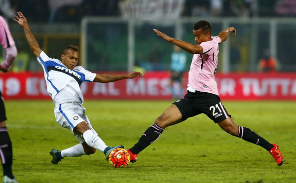 Palermo&#8217;s Quaison and Inter Milan&#8217;s Biabiany fight for the ball during their Italian Serie A soccer match at the Renzo Barbera stadium in Palermo