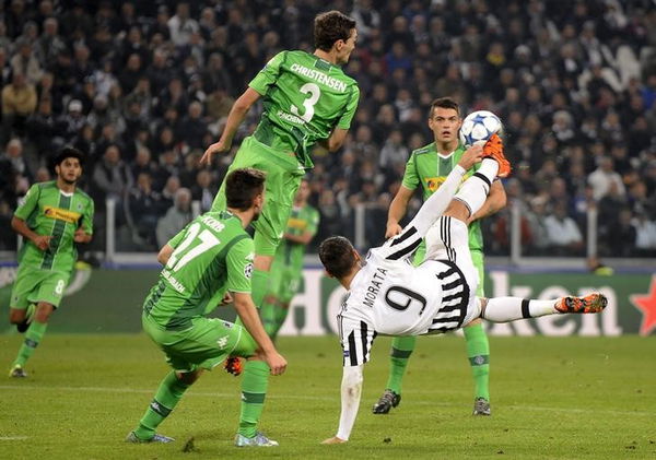 Juventus&#8217; Morata kicks an aerial ball as Borussia Monchengladbach&#8217;s Christensen and Korb try to defend during their Champions League Group D soccer match at Juventus Stadium in Turin