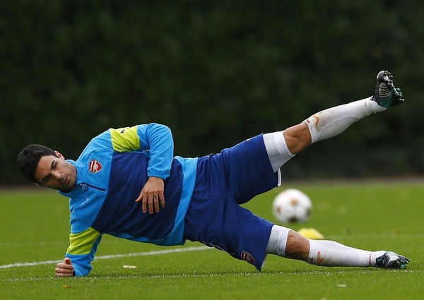 Arsenal&#8217;s Arteta exercise during a training session at their training facility in London Colney