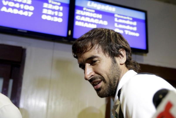 New York Cosmos player Raul Gonzalez arrives at the Jose Marti International Airport in Havana