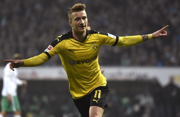 Borussia Dortmund&#8217;s Reus celebrates after scoring his second goal during the German Bundesliga first division soccer match against Werder Bremen in Bremen