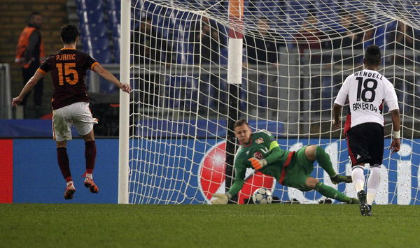 AS Roma&#8217;s Pjanic shoot and scores a penalty kick past Leverkusen&#8217;s goalkeeper Leno during their Champions League soccer match in Rome