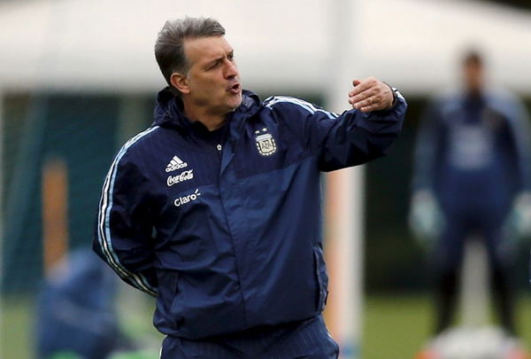 Argentina&#8217;s coach Martino gestures during a training session ahead of their 2018 World Cup qualifying soccer match against Brazil in Buenos Aires