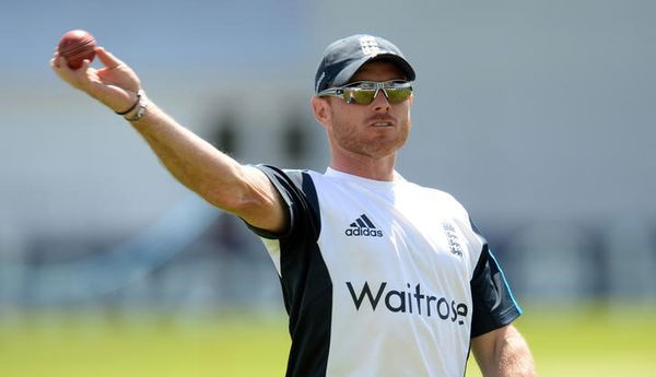 England&#8217;s Bell throws a ball during a training session before Friday&#8217;s second cricket test match against Sri Lanka at Headingley cricket ground in Leeds