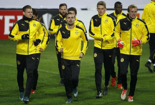 Borussia Dortmund&#8217;s players attend a training session at the Backcell Arena in Baku