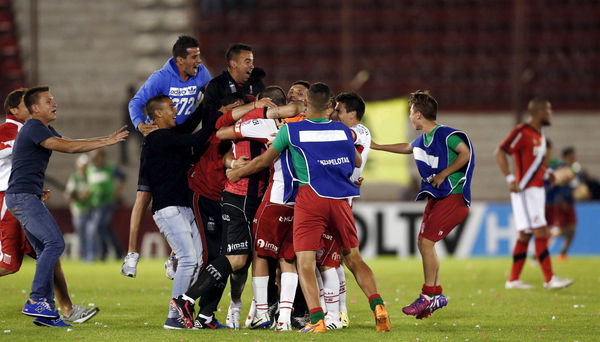 Huracan&#8217;s players celebrate at the end of their Copa Sudamericana semi-final soccer match against River Plate, in Buenos Aires, Argentina