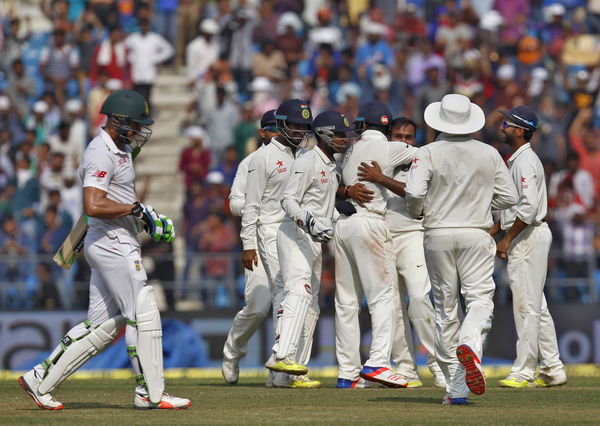 India&#8217;s Mishra celebrates with his teammates after taking the wicket of South Africa&#8217;s Plessis during the third day of their third test cricket match in Nagpur