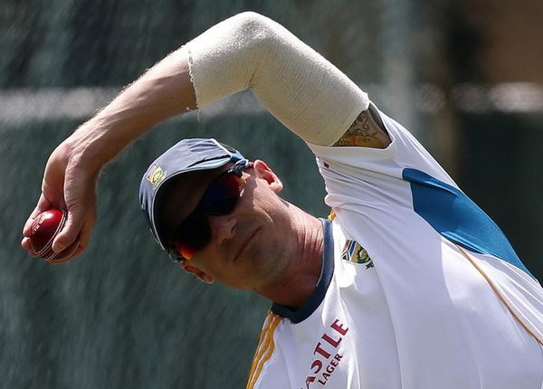 South Africa&#8217;s Steyn stretches during practice session ahead of second test cricket match against Sri Lanka in Colombo