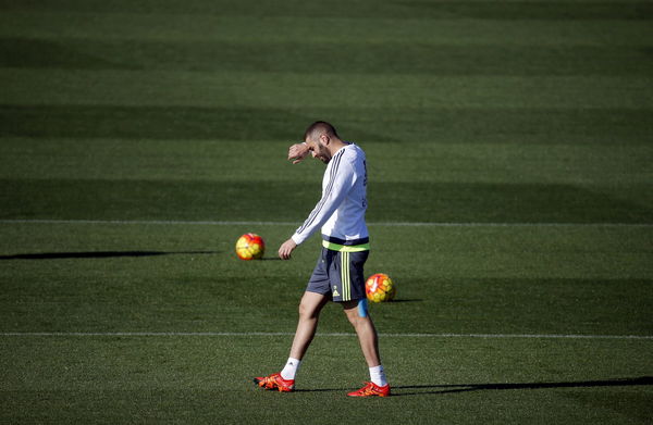 Real Madrid&#8217;s Benzema gestures during a training session at the team&#8217;s training grounds outside Madrid