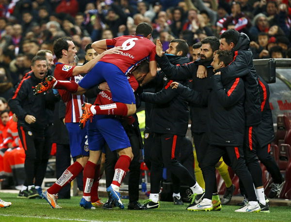 Atletico Madrid players celebrate Antoine Griezmann&#8217;s goal