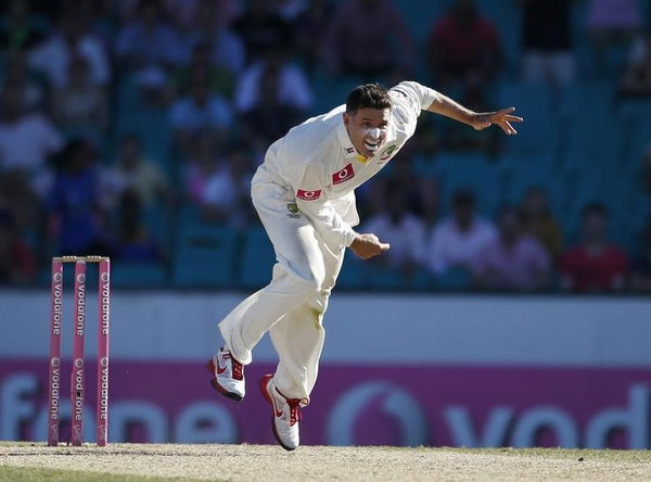 Australia&#8217;s Hussey bowls the last over of the day during the third day&#8217;s play of the third cricket test match against Sri Lanka at the Sydney Cricket Ground