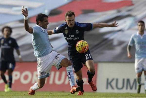 File photo of Celta Vigo&#8217;s Augusto fighting for the ball with Real Madrid&#8217;s Cheryshev during their Spanish first division soccer match at Balaidos stadium in Vigo