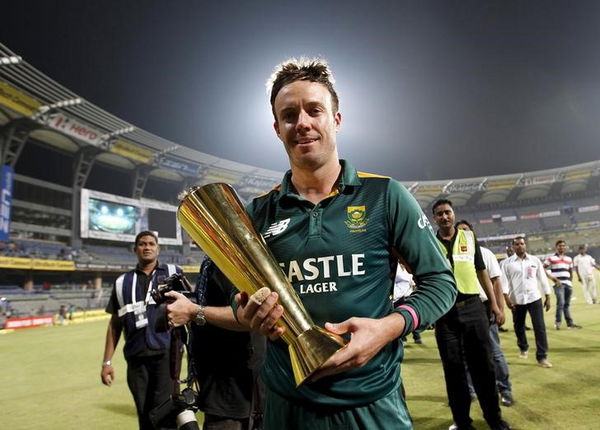 South Africa&#8217;s captain AB de Villiers holds the trophy after they beat India in their fifth and final one-day international cricket match in Mumbai