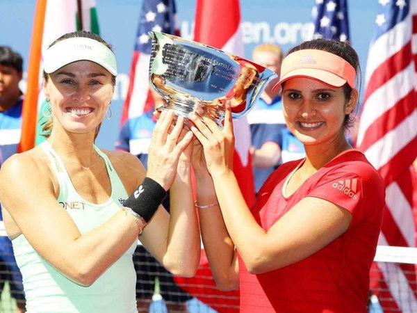 sania-mirza-martina-hingis-us-open-trophy-1309