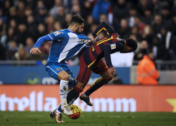 Barcelona&#8217;s Neymar and Espanyol&#8217; Alvaro Gonzalez in action.