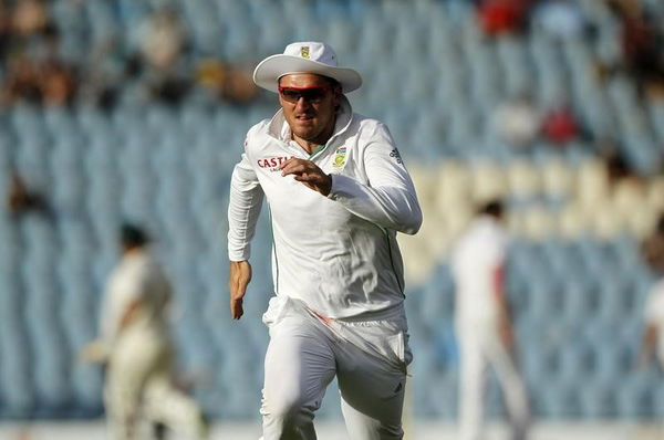 South Africa&#8217;s captain Smith runs after a ball after he failed to make a catch during the third day of their test cricket match against Australia  in Centurion