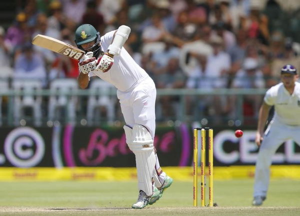 South Africa&#8217;s Amla plays a shot during the second cricket test match against England in Cape Town