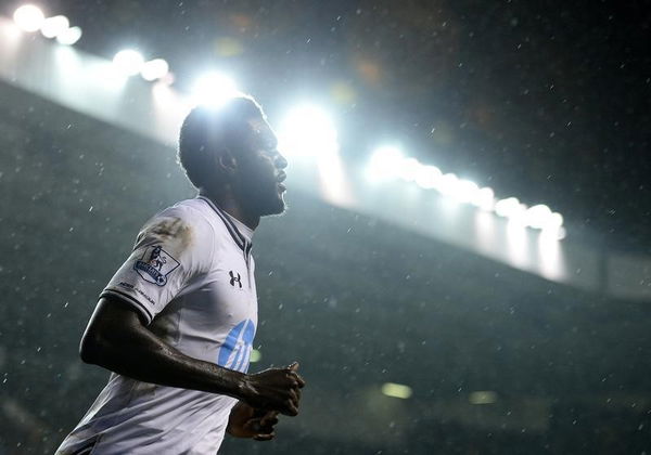 Tottenham Hotspur&#8217;s Adebayor celebrates his goal against Sunderland during their English Premier League soccer match in London