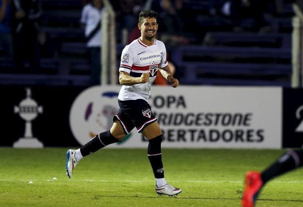 Alexandre Pato of Brazil&#8217;s Sao Paulo celebrates after scoring a goal against Uruguay&#8217;s Danubio during a Copa Libertadores soccer match in Montevideo