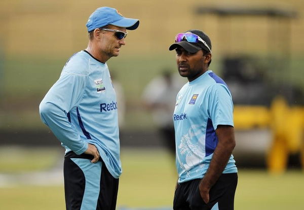 Sri Lanka&#8217;s captain Mahela Jayawardene talks with coach Graham Ford during a practice session ahead of their Twenty20 cricket match against India, in Pallekele