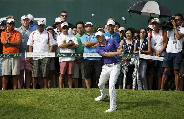 Jordan Spieth of the U.S. hits a ball on the 18th green during the rain delayed second round of the SMBC Singapore Open golf tournament at Sentosa&#8217;s Serapong golf course in Singapore