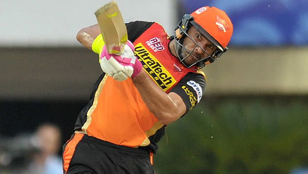 Sunrisers-Hyderabad-Yuvraj-Singh-plays-a-shot3