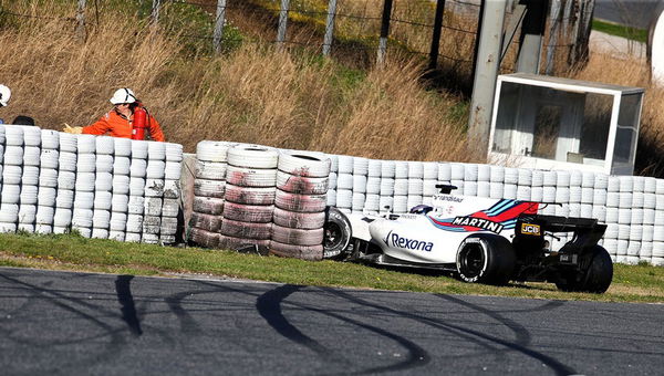 f1-barcelona-pre-season-testing-i-2017-lance-stroll-williams-fw40-crashed-into-a-tyre-barr