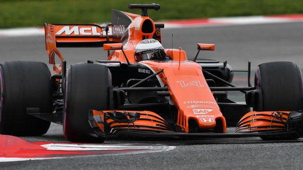 skysports-mclaren-fernando-alonso-mcl32-testing-f1_3905316