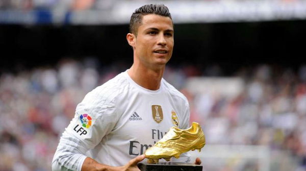 Cristiano-Ronaldo-Top-10-Richest-Football-Players-in-The-World-2017