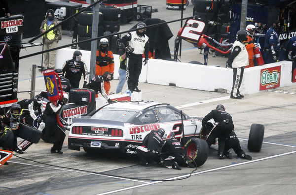 NASCAR: Autotrader EchoPark Automotive 500