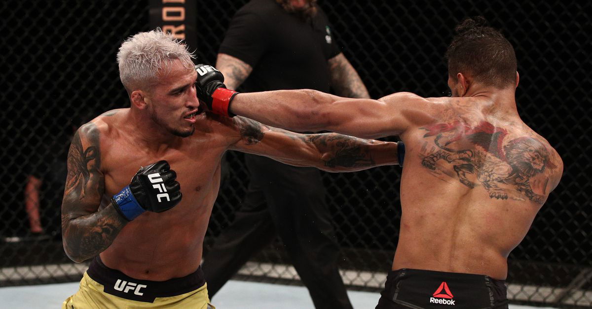 How did Charles Oliveira become UFC Lightweight Champion? 
