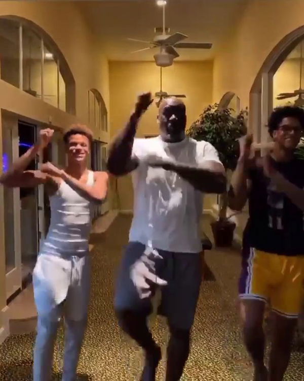 Shaquille O&#8217;Neal dancing with his sons