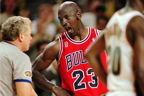 Certain Guys You Can't Treat Like That": Charles Barkley Reveals Michael  Jordan Was Selective in Who He Bullies - EssentiallySports