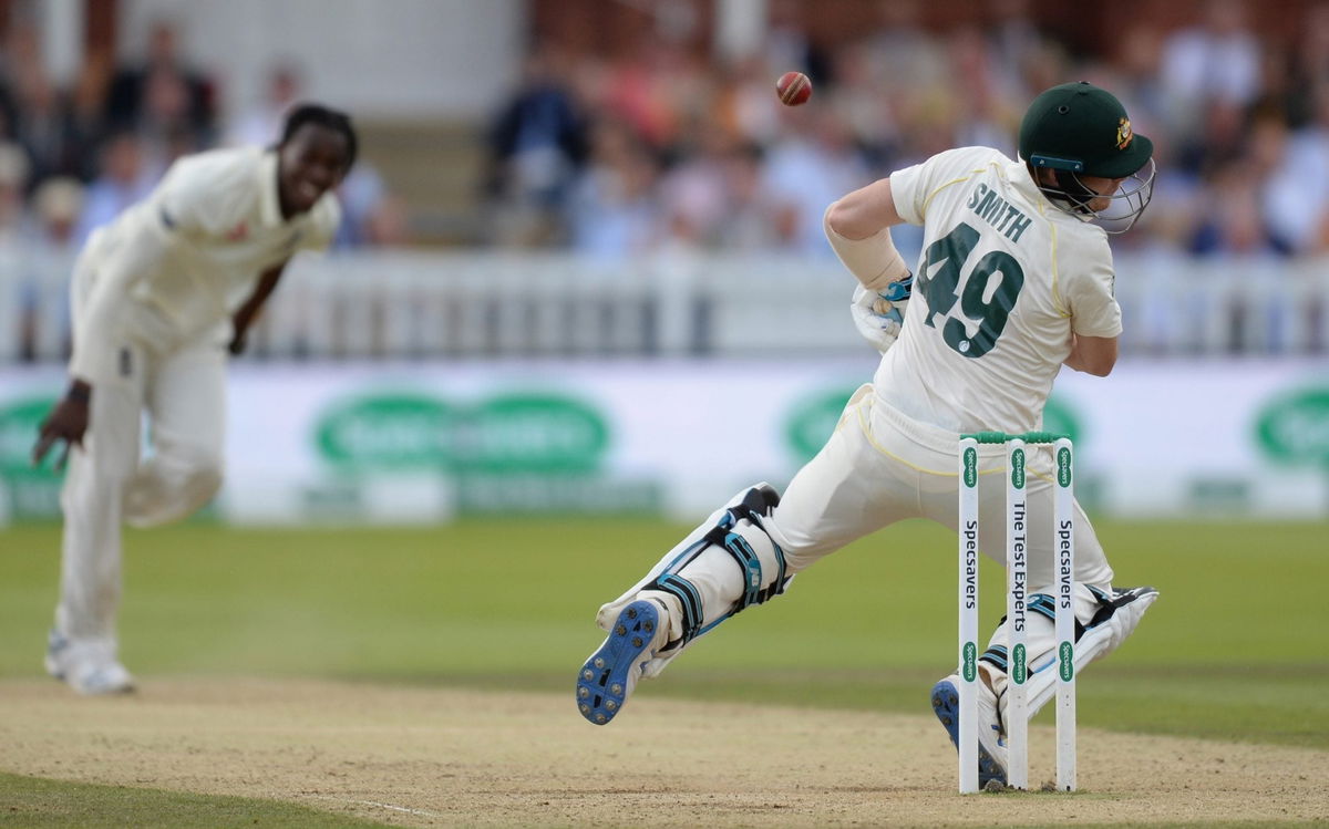 Jofra Archer bowls to Steve Smith
