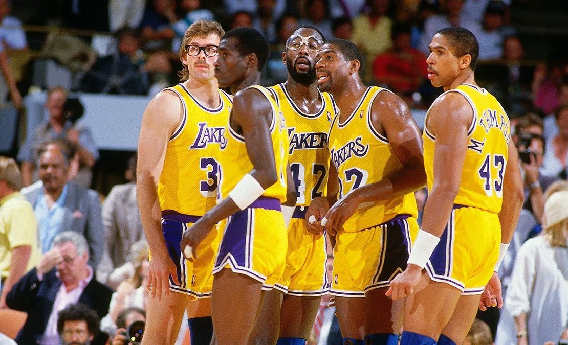 スポーツ・フィットネス Los Angeles Lakers: The Complete History Los Angeles Lakers: The Complete History [NBA DYNASTY SERIES