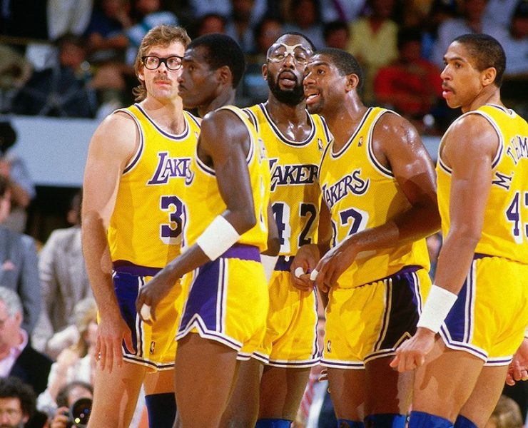 スポーツ・フィットネス Los Angeles Lakers: The Complete History スポーツ・フィットネス LOS ANGELES LAKERS: THE COMPLETE