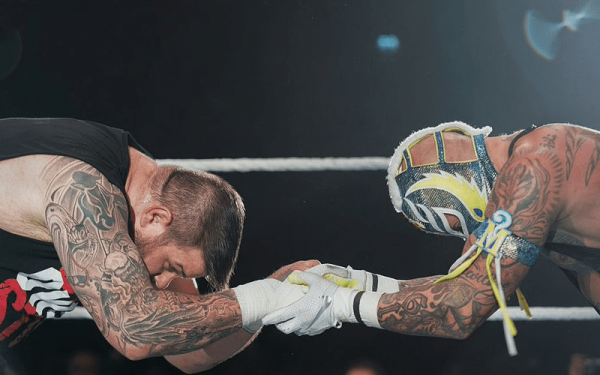 rey-mysterio-kevin-owens-42-600&#215;375